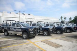 RECIBE AYUNTAMIENTO DE CHOCAMÁN 2 PATRULLAS EQUIPADAS