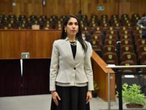 AQUILES VOY / Por Oscar Daniel Carrillo: Entre aplausos, votos y ‘Las Golondrinas’, la fiscal Verónica Hernández enfrenta su noche más larga