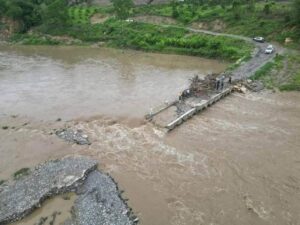 LLUVIAS INCOMUNICAN A COMUNIDADES; RÍO ARRASA PASO PROVISIONAL ENTRE VERACRUZ Y PUEBLA